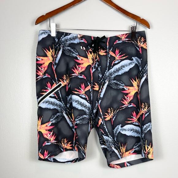 Tommy Bahama Men's Black North Shore Pixel in Paradise 9" Board Shorts size 32 - Picture 1 of 9